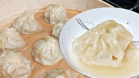 How to Make Soup Dumplings (小笼包, Xiaolongbao).
